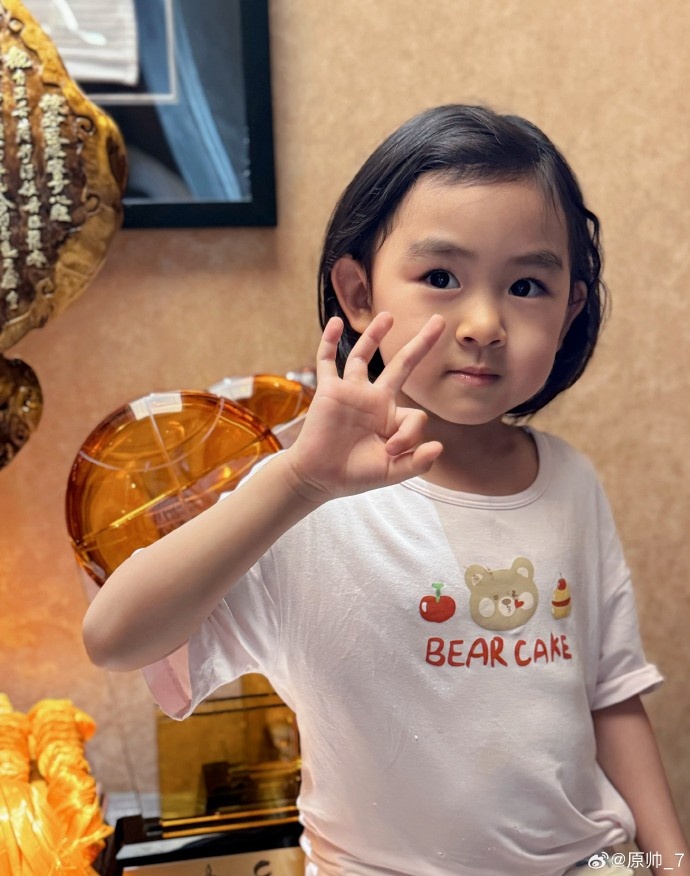 三分大賽三冠王！原帥曬三冠獎(jiǎng)杯：完成了女兒給安排的任務(wù)！