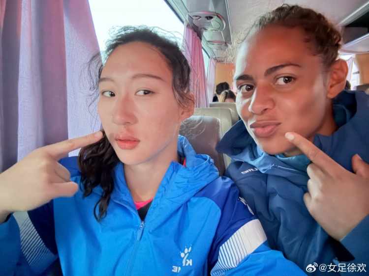 神勇！女足國(guó)門徐歡曬照，比賽中被球砸臉仍力保球門不失