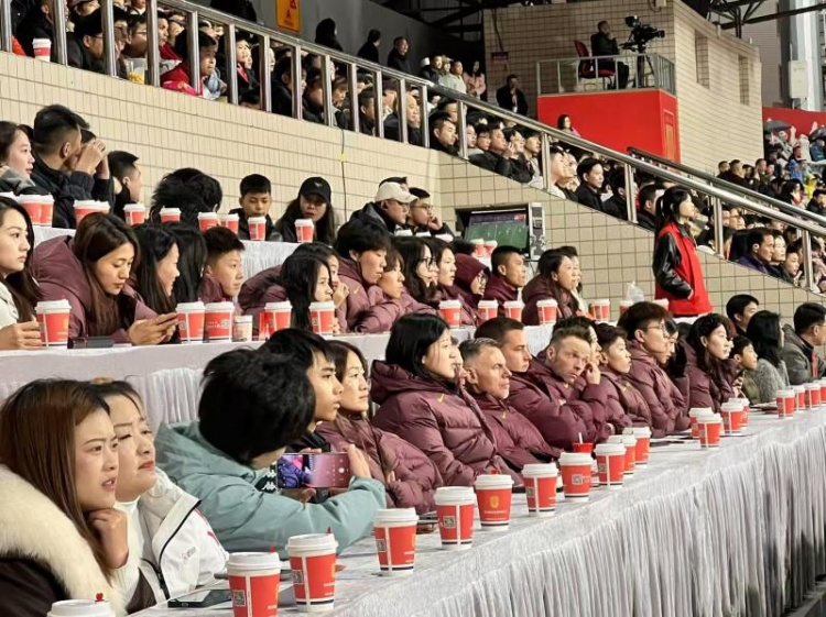 北青體育：中國女足現(xiàn)身中甲賽場，觀看重慶銅梁龍vs遼寧鐵人