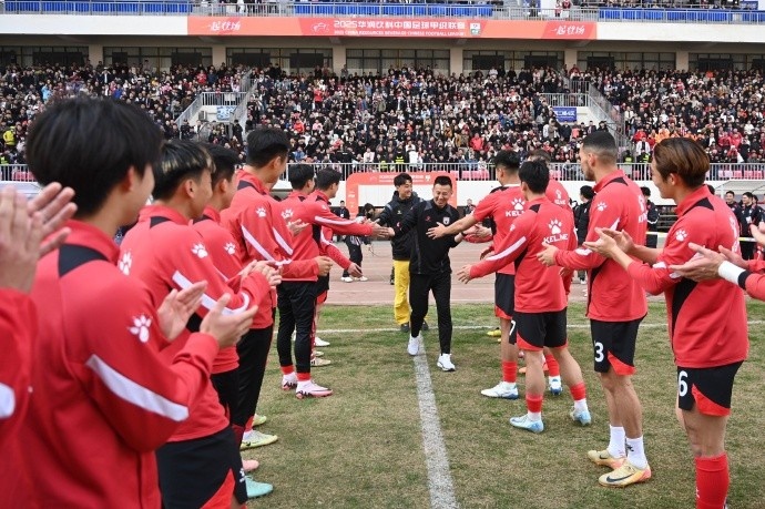 今日賽前，俱樂部為前球員馬曉磊及文爍舉行了退役儀式