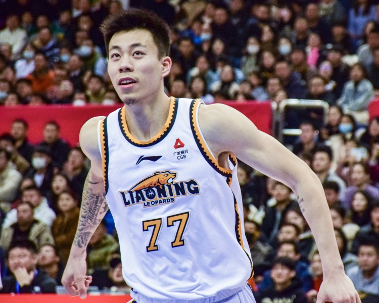 狀態(tài)復蘇！張鎮(zhèn)麟上半場11投7中&三分4中1 拿到15分4板4助2斷