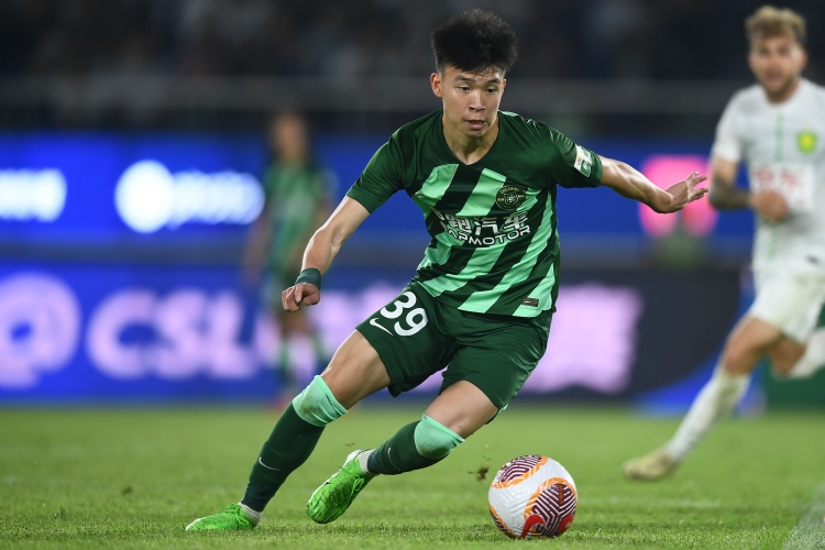 打幾分？浙江小將王鈺棟半場數(shù)據(jù)：觸球19次，2次射門0射正