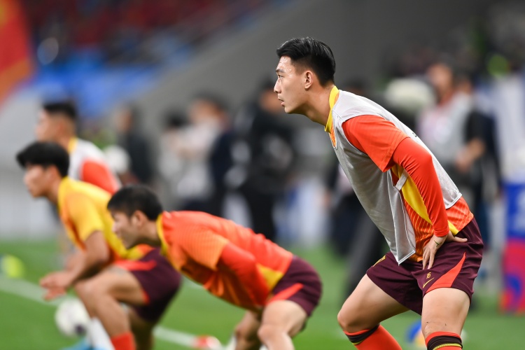 足球報：張玉寧、蔣圣龍均有不同程度傷病，伊萬未讓在熱身賽出場