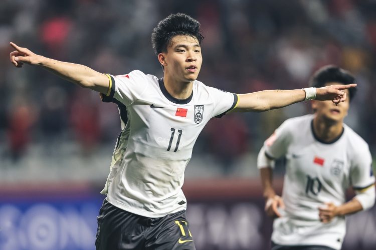 北青體育：18歲“跳級(jí)生”王鈺棟有望進(jìn)入國(guó)足客戰(zhàn)沙特名單！
