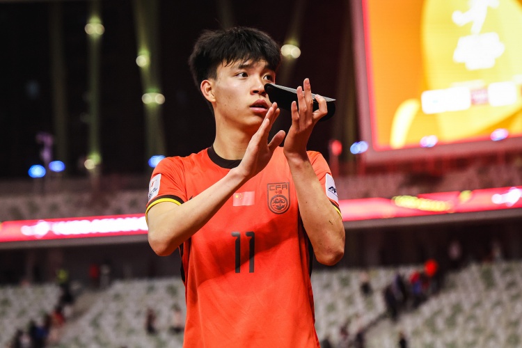 期待首秀！18歲王鈺棟入選中澳戰(zhàn)名單&穿11號，首進國足正賽名單