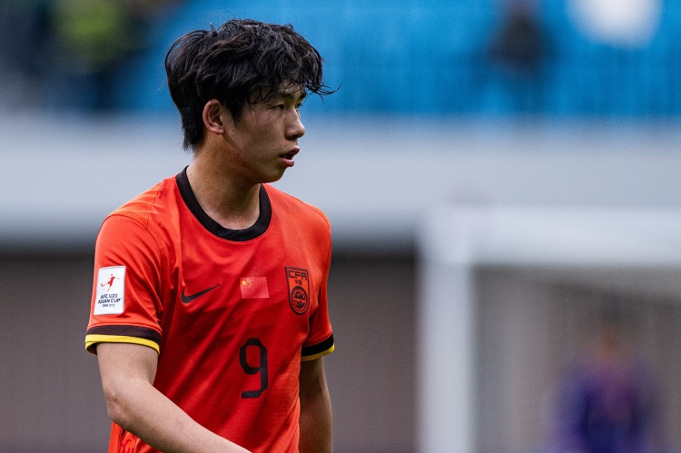 加油！對戰(zhàn)沙特U20劉誠宇罰丟點球承受壓力，入選國足是絕佳鼓勵